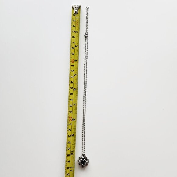 Victorian Gothic black pearl chainmaille necklace with a small silver chain - Picture 5 of 7